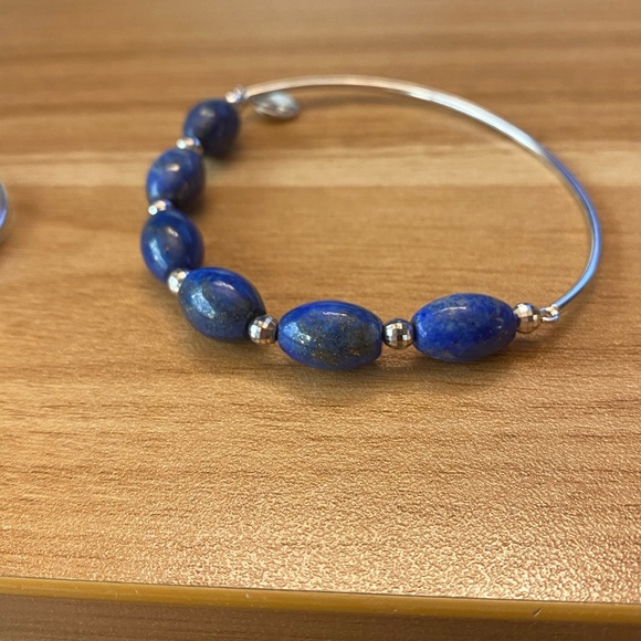 Three fun silver cuff bracelets – lapis, scrolls & white agate - Picture 10 of 14